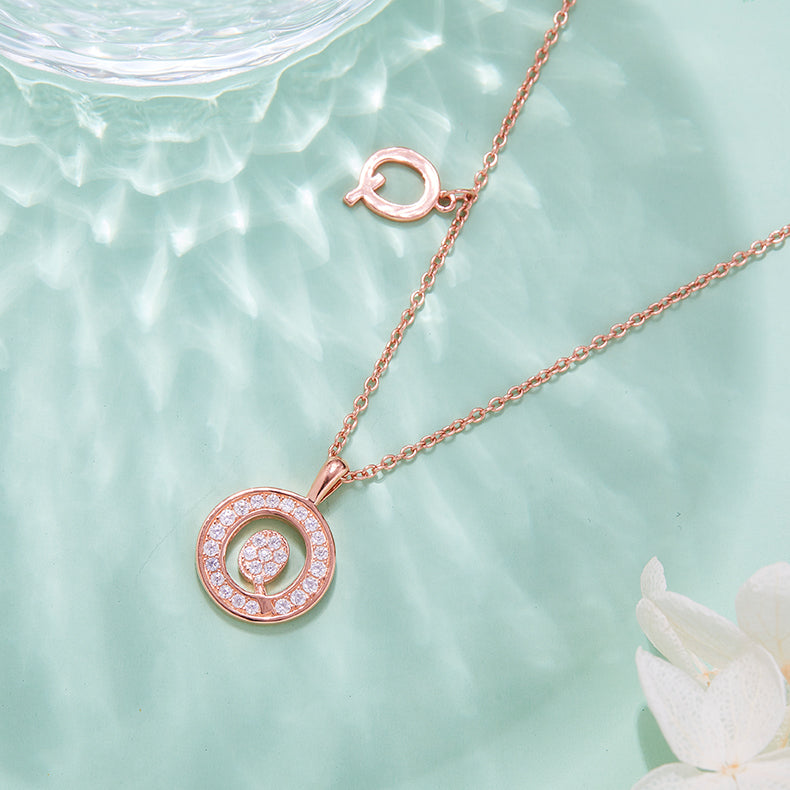 One Of The 26 Letters, Q, Set With Top-quality Moissanite, Luxurious And Fashionable Light Luxury Trend Jewelry, Silver Necklace Pendant S925 Silver Electroplated Rose Gold