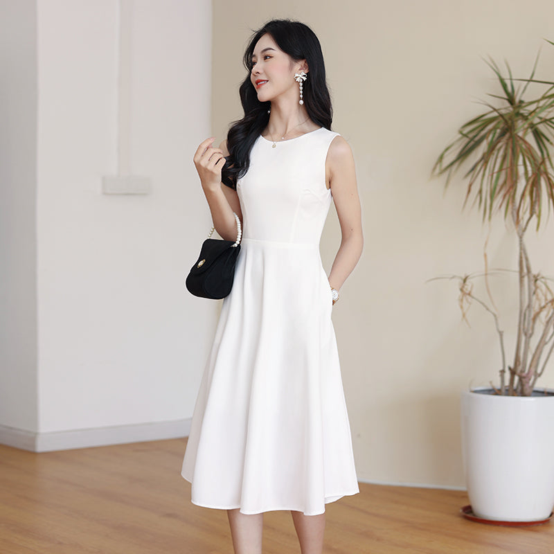White Round Neck Sleeveless Dress