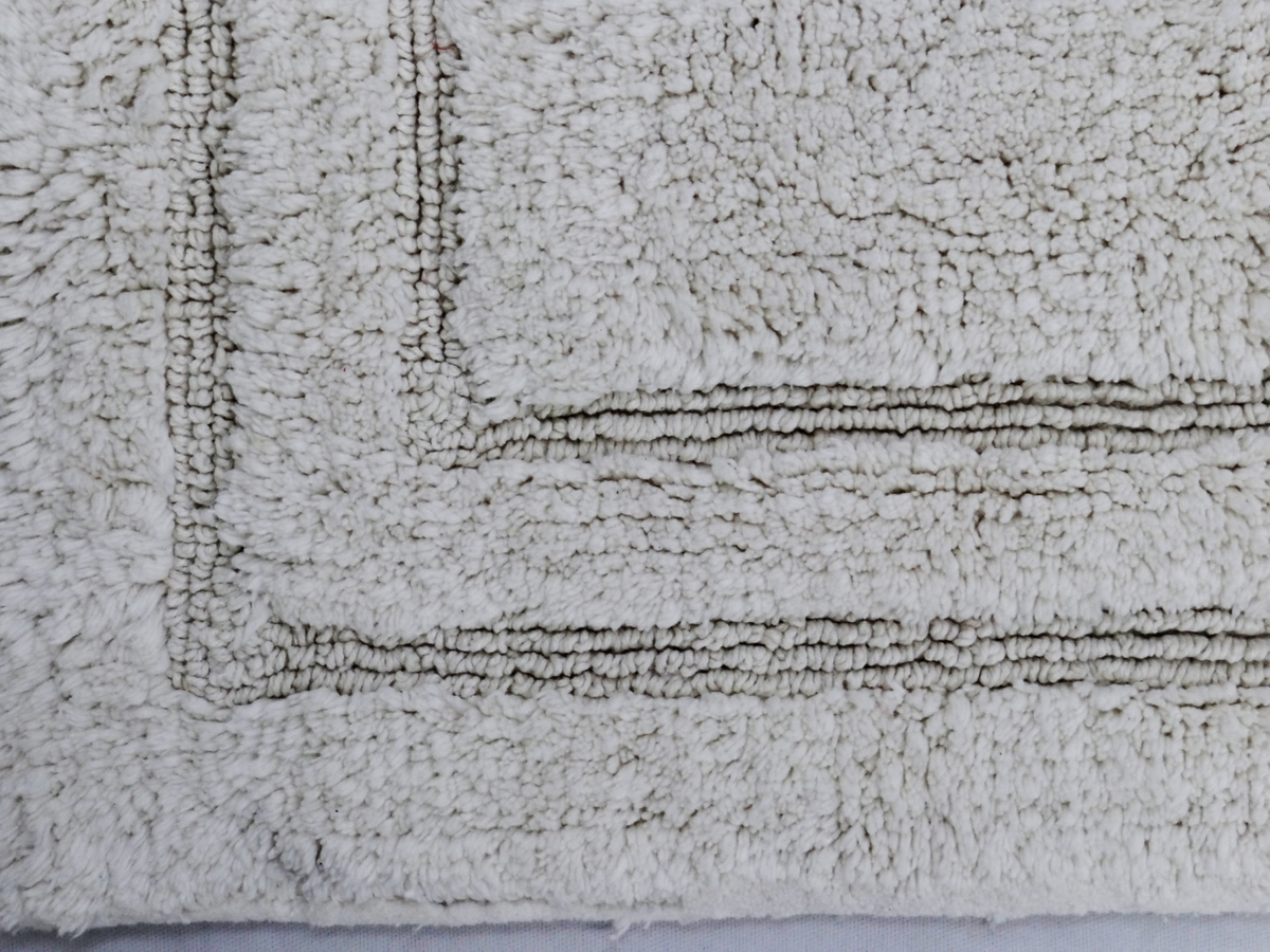 CHICOS HOME Ivory Color Plain Bath Rug 20" x 32"