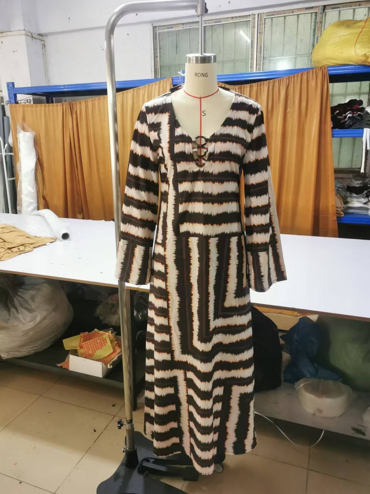 Fashion Striped Printed Backless V-neck Robe Dress