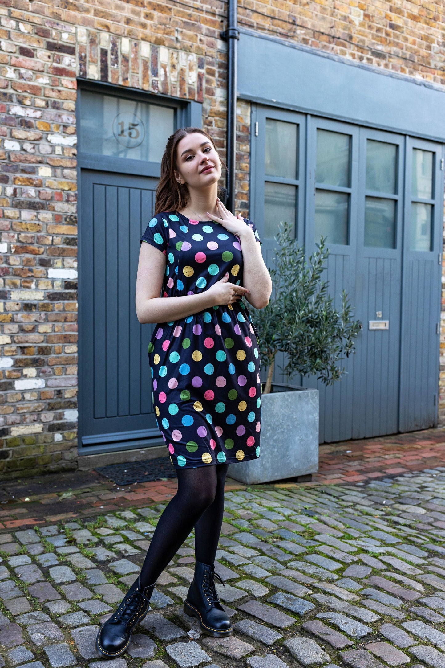 Gepunktetes Stillkleid | Knielanges Stillkleid mit Reißverschlusszugang
