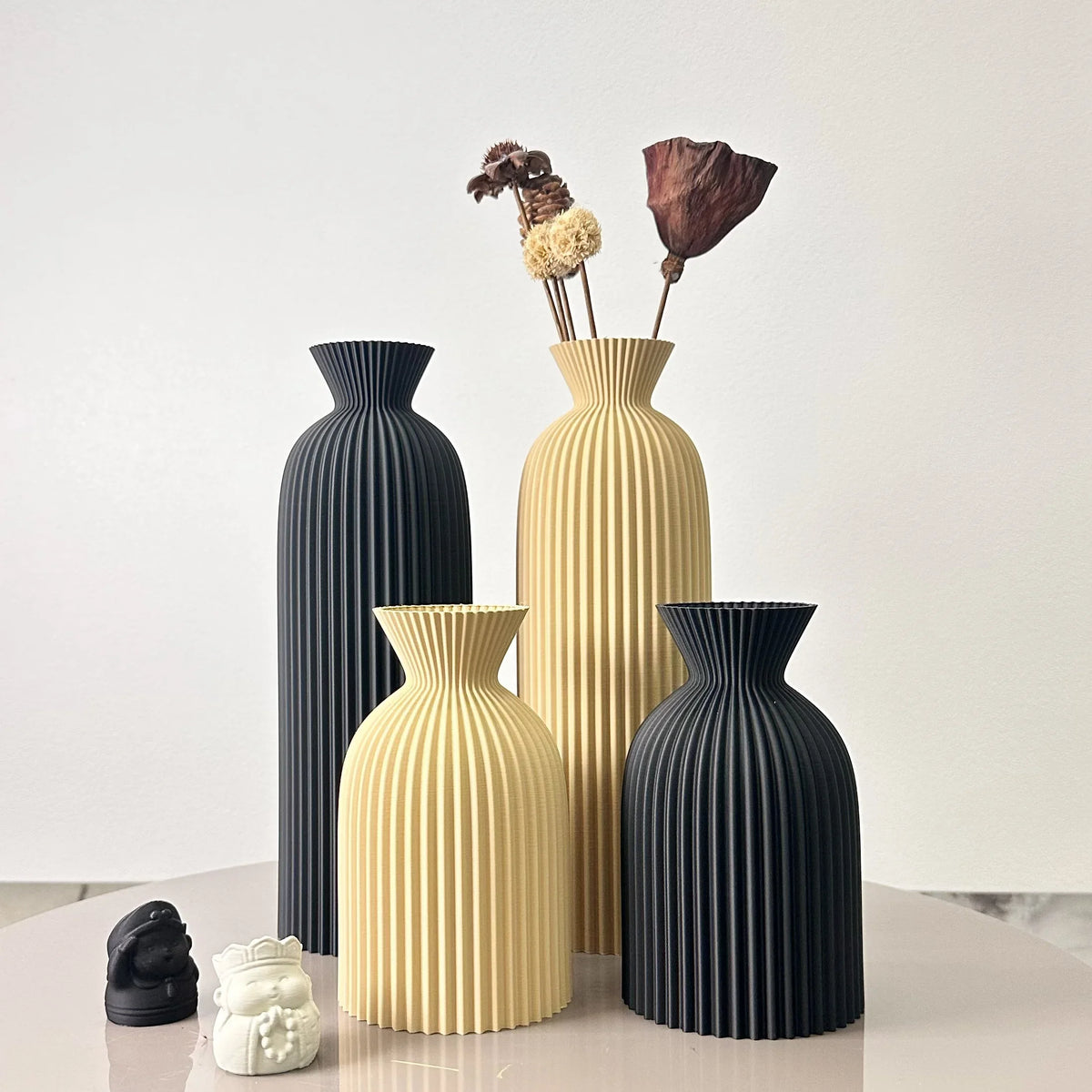 2-Piece Wavy Pattern Art Vases - Decorative Flower Home Ornaments