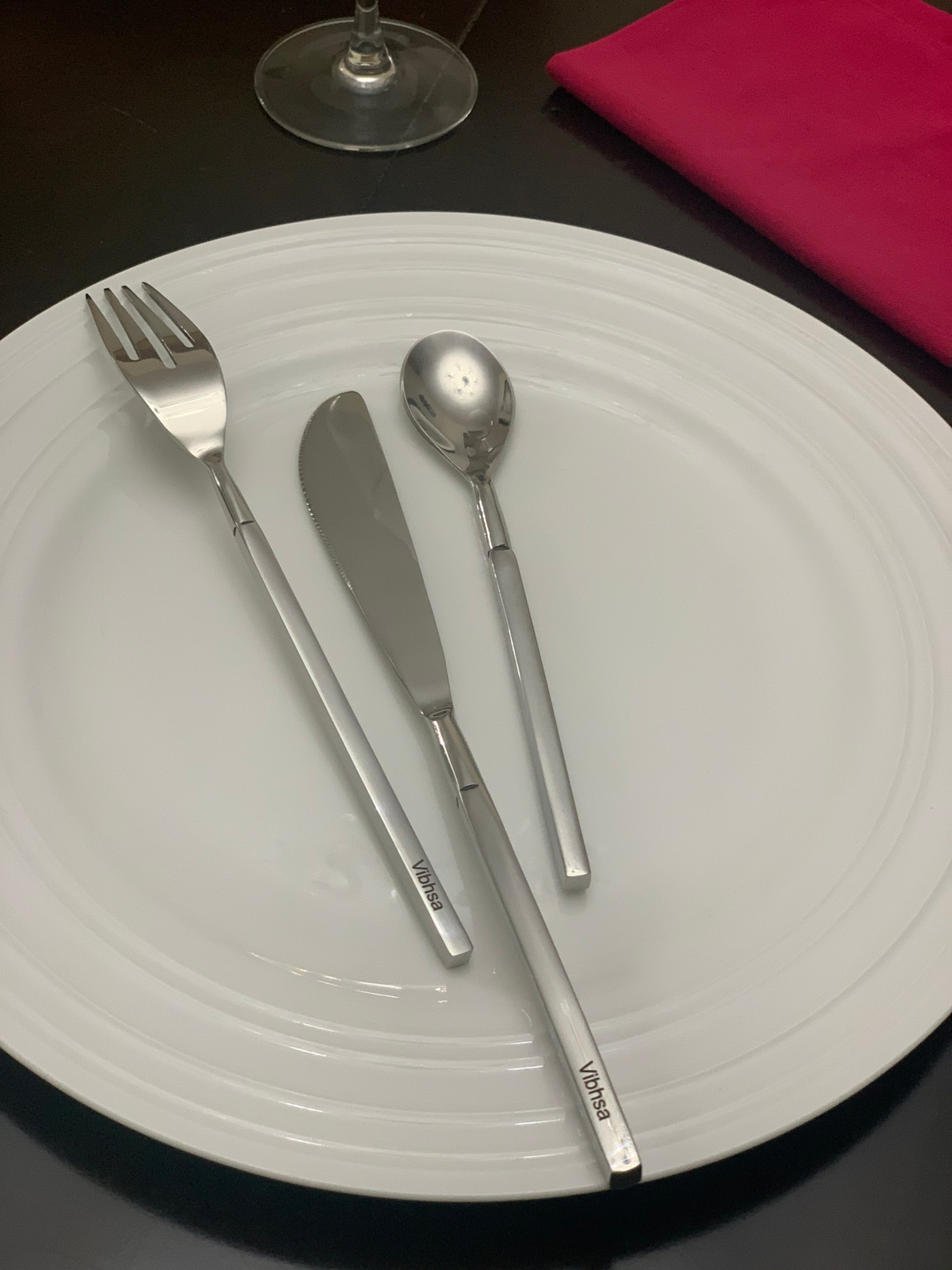 Vibhsa 18-PC Flatware Set (Dinner Knife, Dinner Fork, Dessert Spoon)