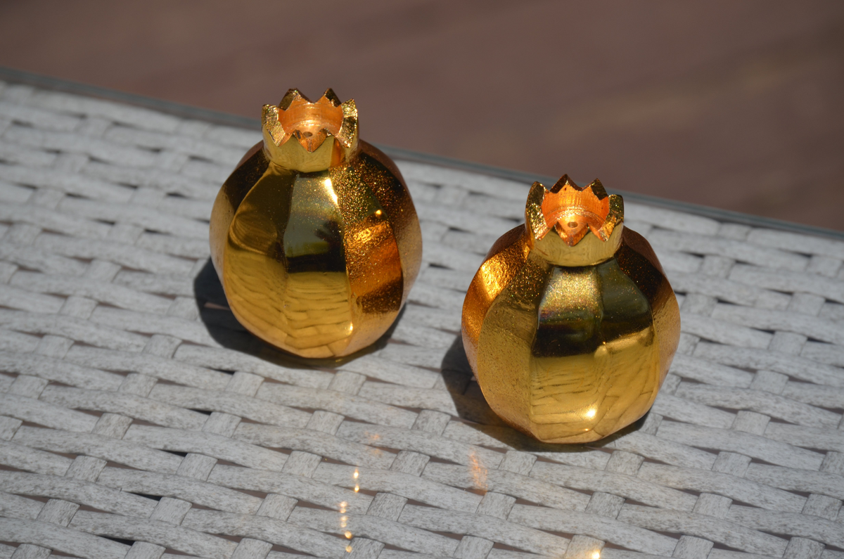 Pomegranate Salt and Pepper Shakers (Golden)
