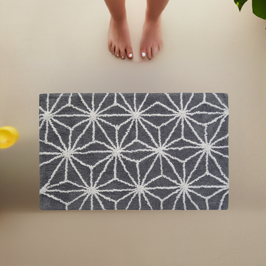 CHICOS HOME Bath Rug Geometric Pattern in Grey & Ivory