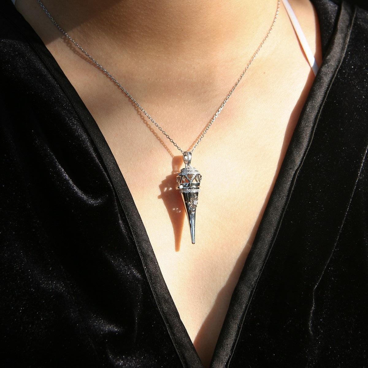 Cone Aroma Necklace | Energy & Healing | Diffusing on the go