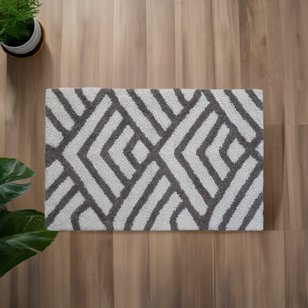 CHICOS HOME Bath Rug Geometric Pattern in Grey & Ivory