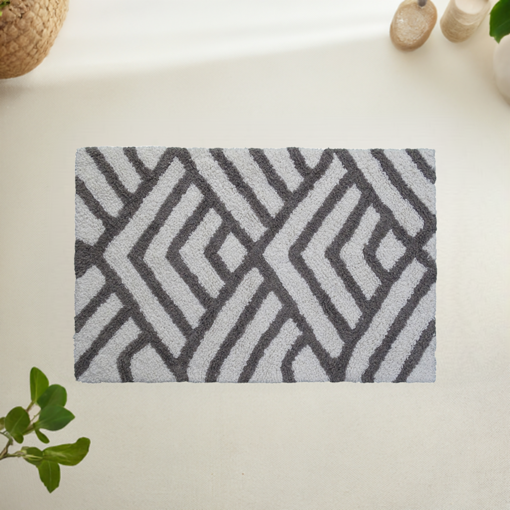 CHICOS HOME Bath Rug Geometric Pattern in Grey & Ivory