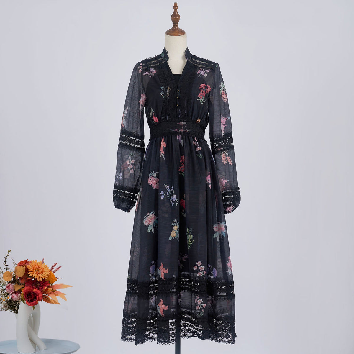 Elegant White Printed Patchwork Retro Lace Heavy Industry V-neck Dress