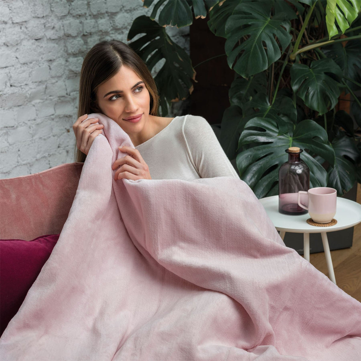 Dreamland Intelliheat Luxury Heated Throw - Pink