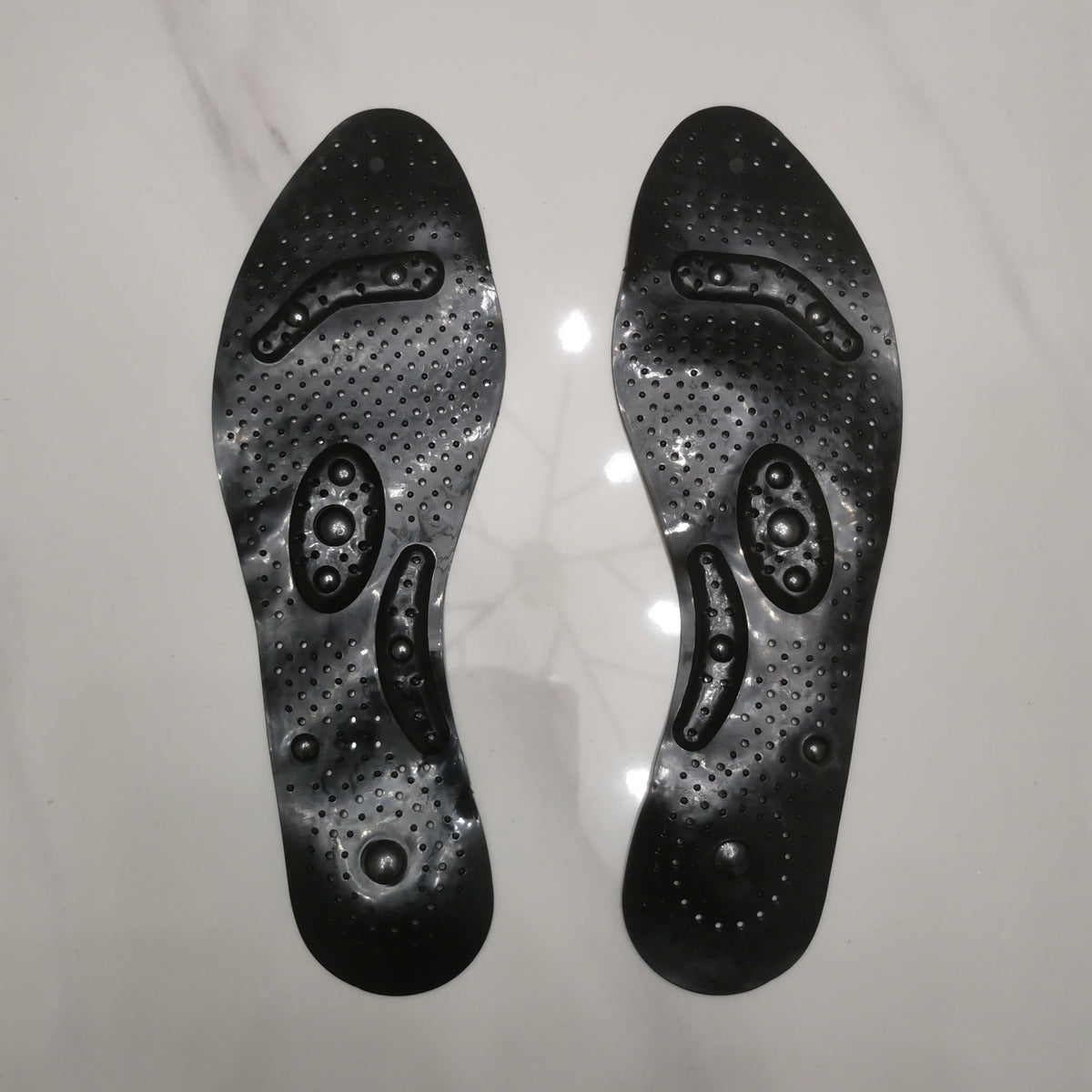 Transparent magnetic therapy insole with 8 magnets
