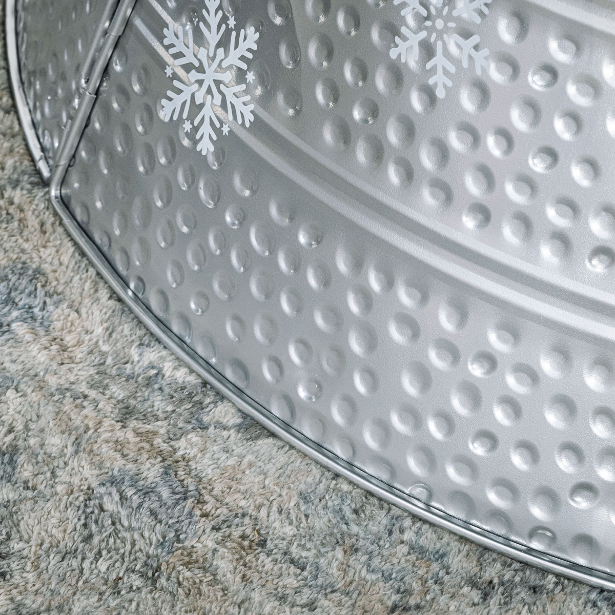 HOMCOM 66cm Christmas Tree Collar with Hollow Snowflake Patterns Silver