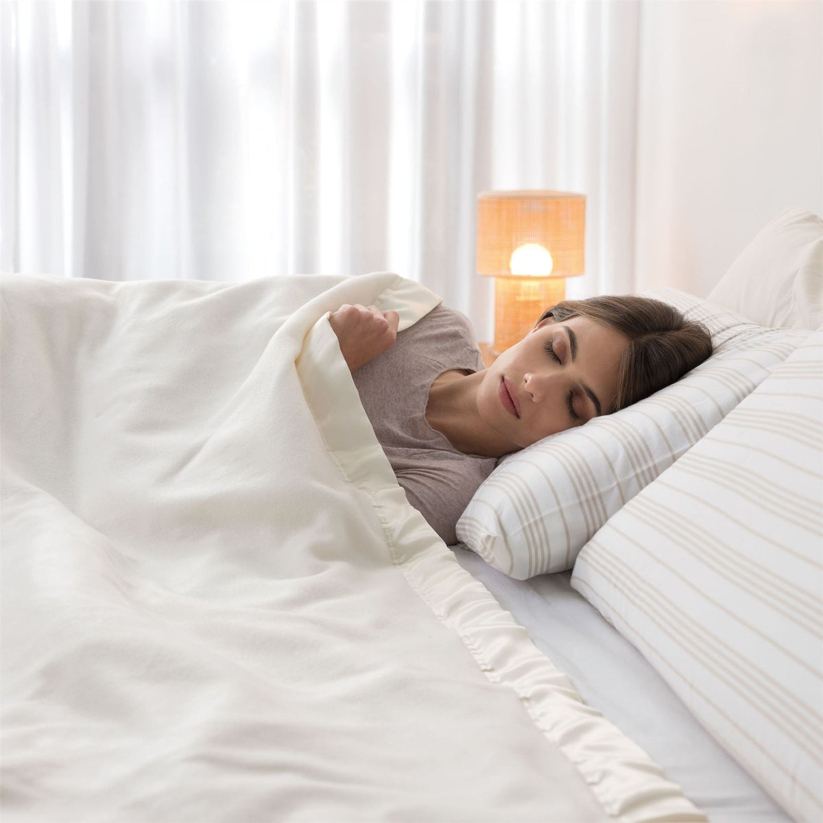 Dreamland Ivory Supersoft Dual Control Overblanket - Single