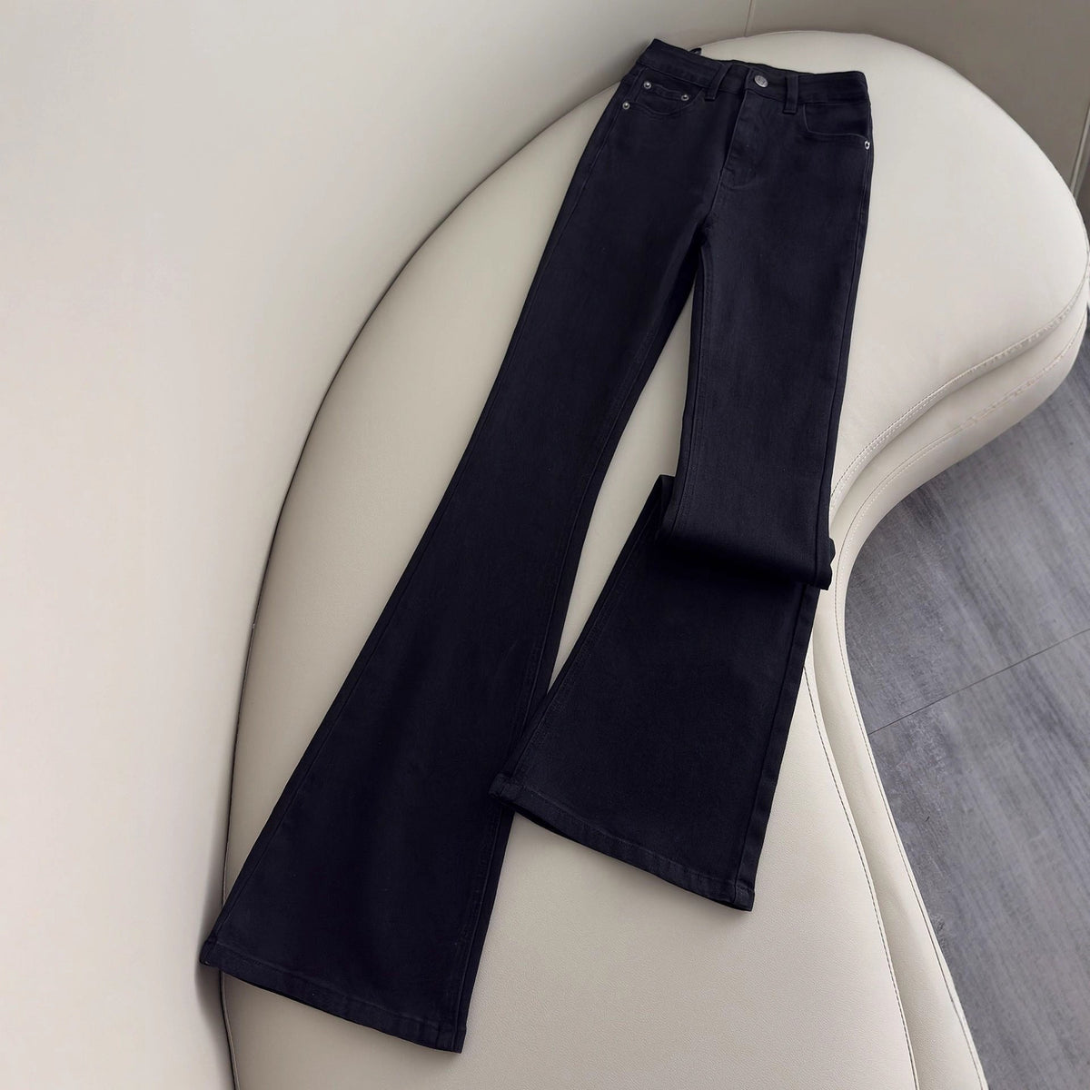 Pants That Flatter And Slim The Hips For Curvy Women
