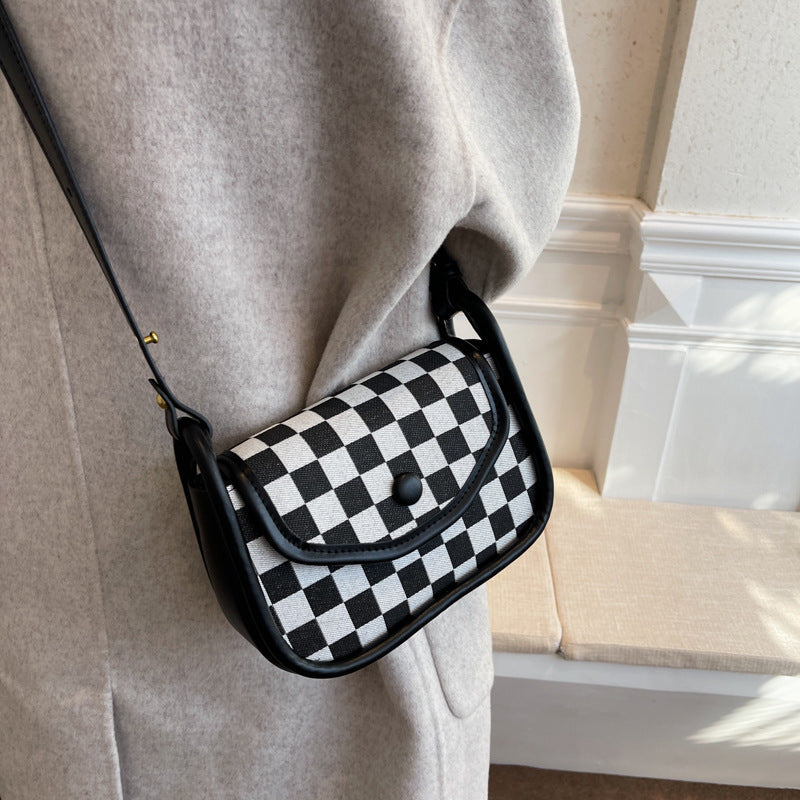 Black And White Checkerboard Trend Personality Simple Small Round Bag