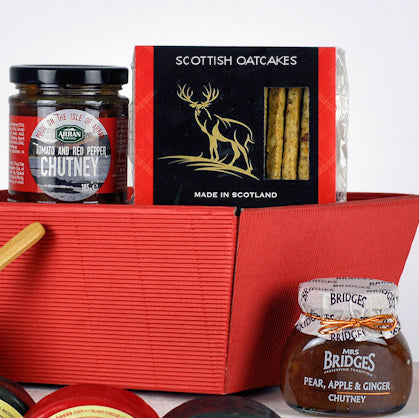Cheese & Chutney Gift Tray – Scottish Cheddar, Chutney & Oatcakes Hamper