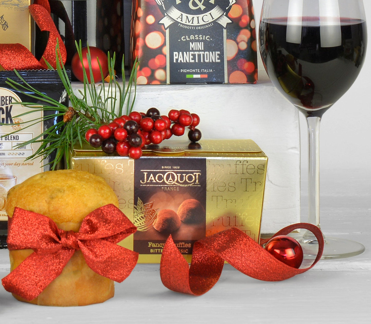 Geschenkbox Heiligabend – Präsentkorb mit festlichen Speisen und Weinen