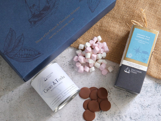 Hygge Kerze & Schokoladen-Geschenkkorb | Salcombe Dairy Geschenkset