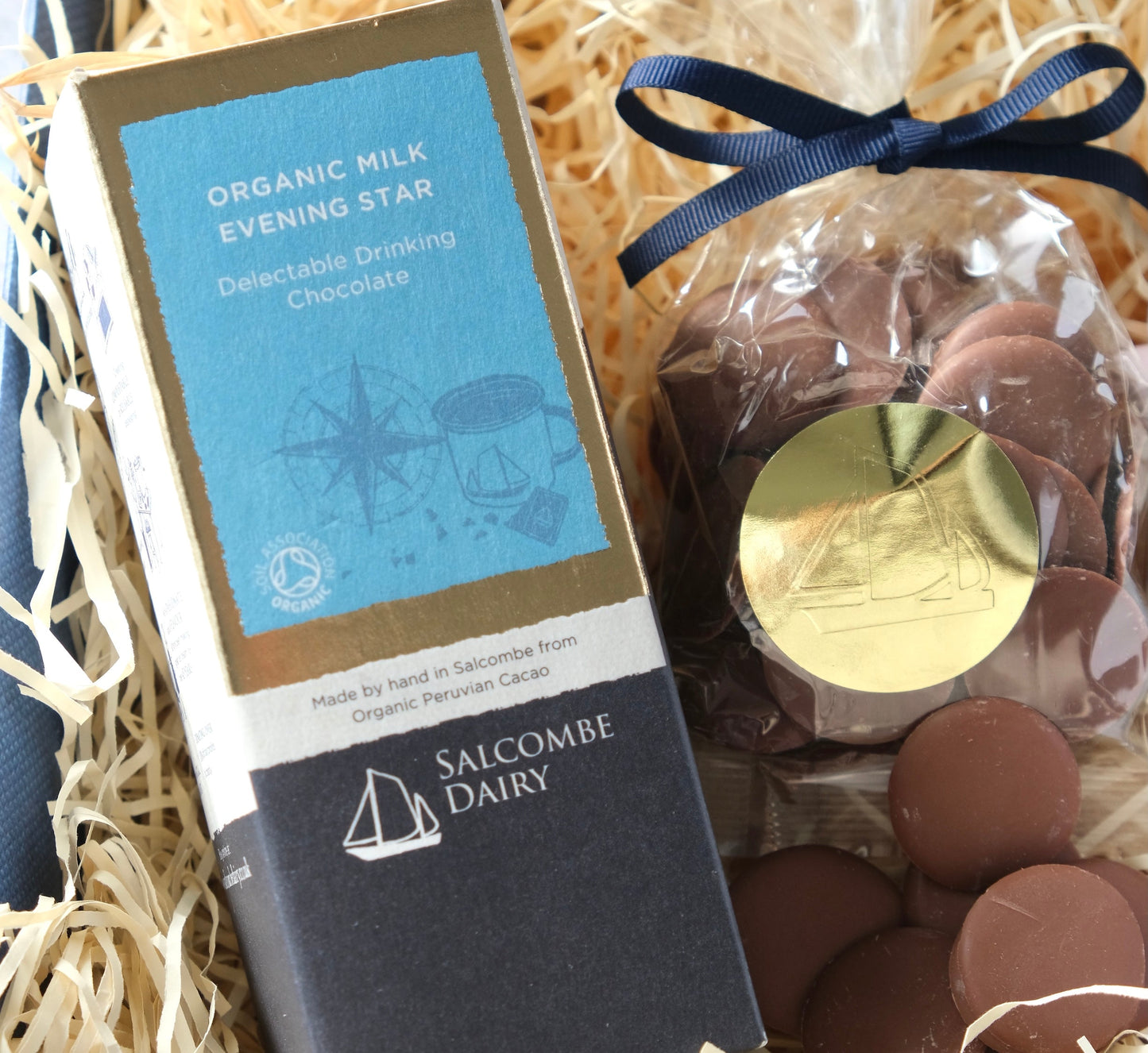 Hygge Kerze & Schokoladen-Geschenkkorb | Salcombe Dairy Geschenkset