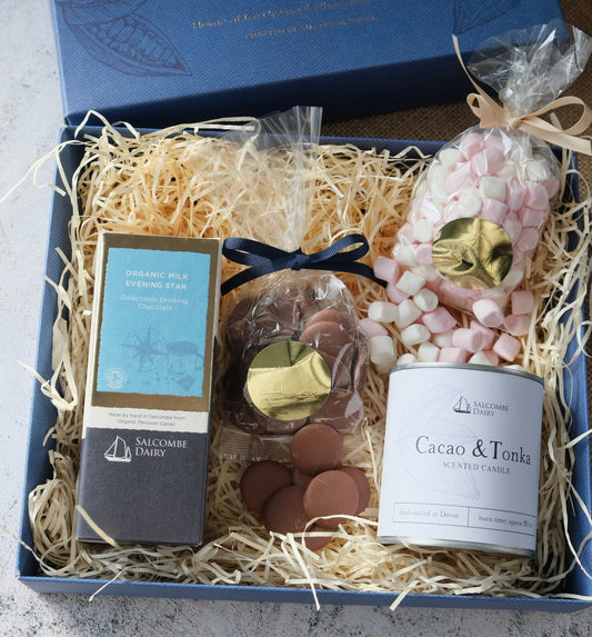 Hygge Kerze & Schokoladen-Geschenkkorb | Salcombe Dairy Geschenkset