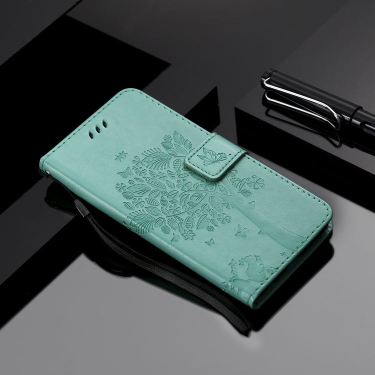 Baum- und Katzenmuster geprägte horizontale Flip-Lederhülle mit Halterung, Kartenfächern, Brieftasche und Umhängeband, für Motorola Moto G Power, für Motorola Moto G8 Power Lite