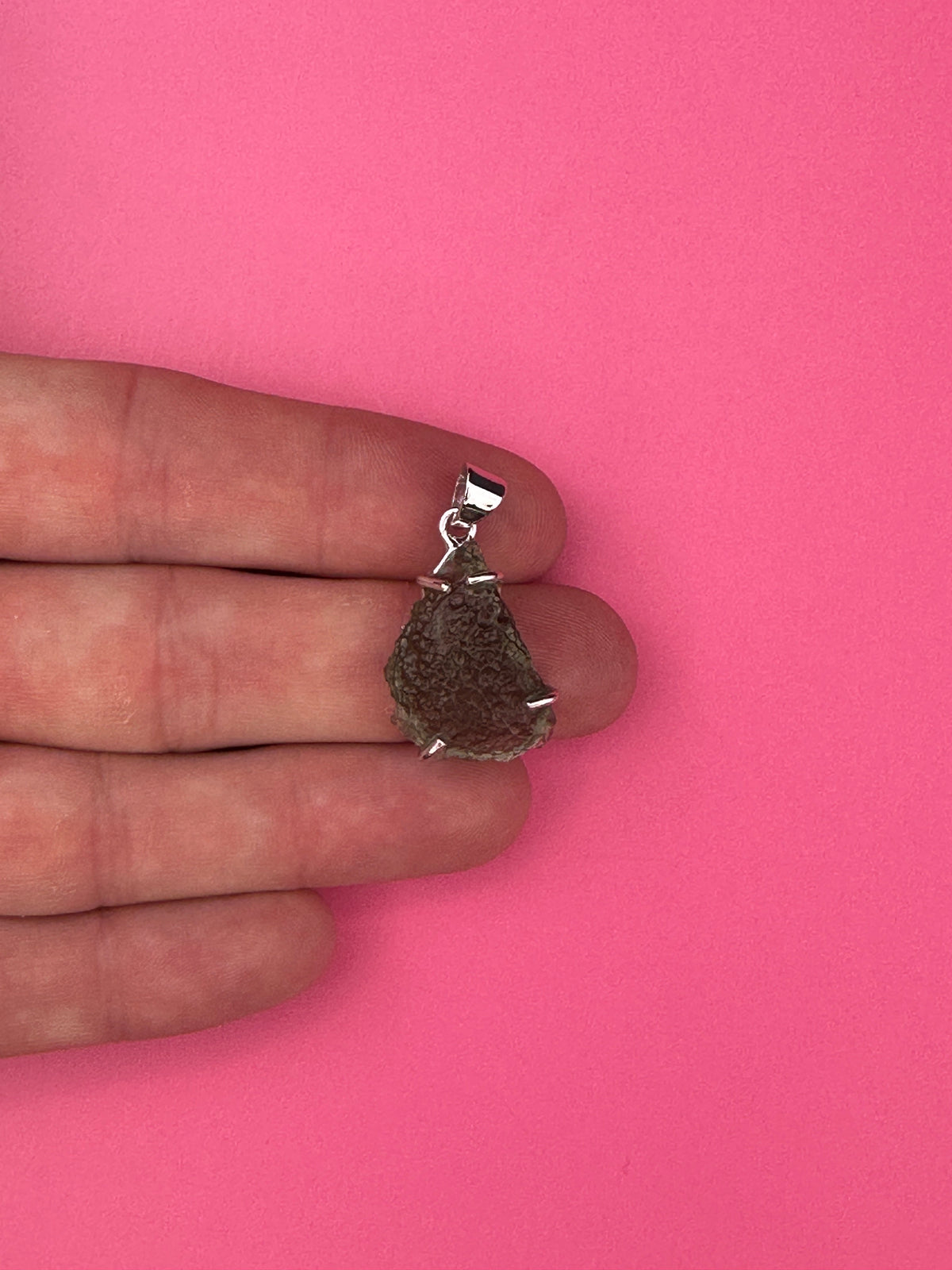 Moldavite - Necklace pendant - Rough