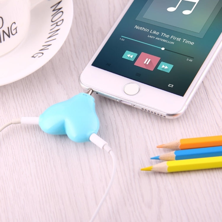 1 Stecker auf 2 Buchsen 3,5 mm Klinkenstecker Multifunktions-Herzförmiger Kopfhörer-Audio-Video-Splitter-Adapter mit Schlüsselanhänger für iPhone, iPad, iPod, Samsung, Xiaomi, HTC und andere elektronische digitale Produkte mit 3,5 mm Audio-Schnittstelle
