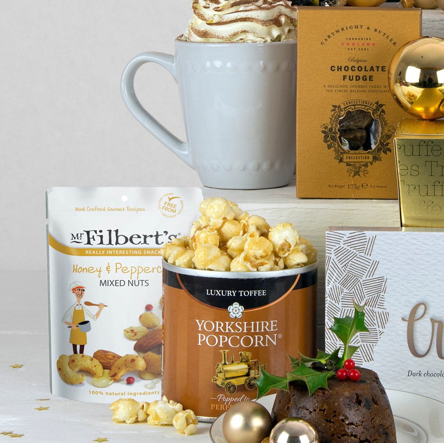 Cesta de Navidad de Lujo | Caja de Regalo Festiva Dulce y Salada con Vino y Pudín de Ciruela