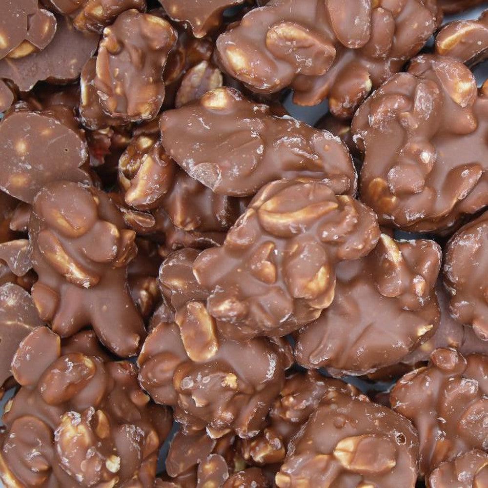 Milchschokoladen-Erdnuss-Cluster
