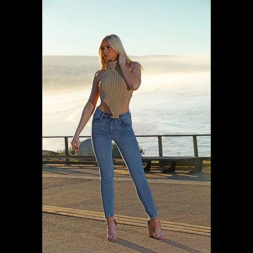 High Neck Roll Knitted Backless Front Cropped Top