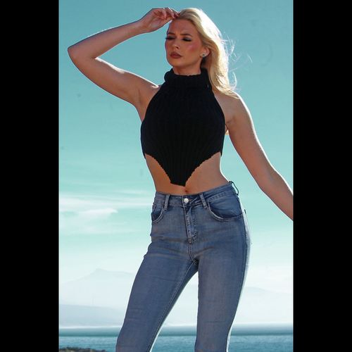 High Neck Roll Knitted Backless Front Cropped Top