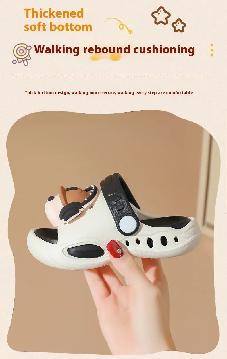 Children's Flip Flops, Anti Slip and Lightweight, Children's Hole Shoes, Soft Soled Cartoon Beach Shoes for Boys and Girls