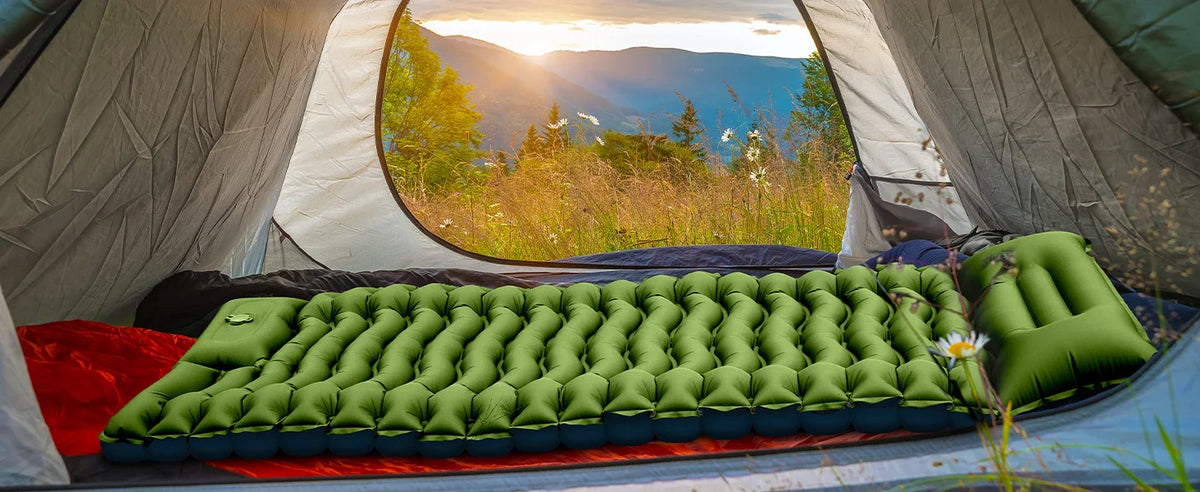Outdoor camping super thick 4-inch inflatable sleeping mat with built-in pillow and pump air mat for travel hiking climbing