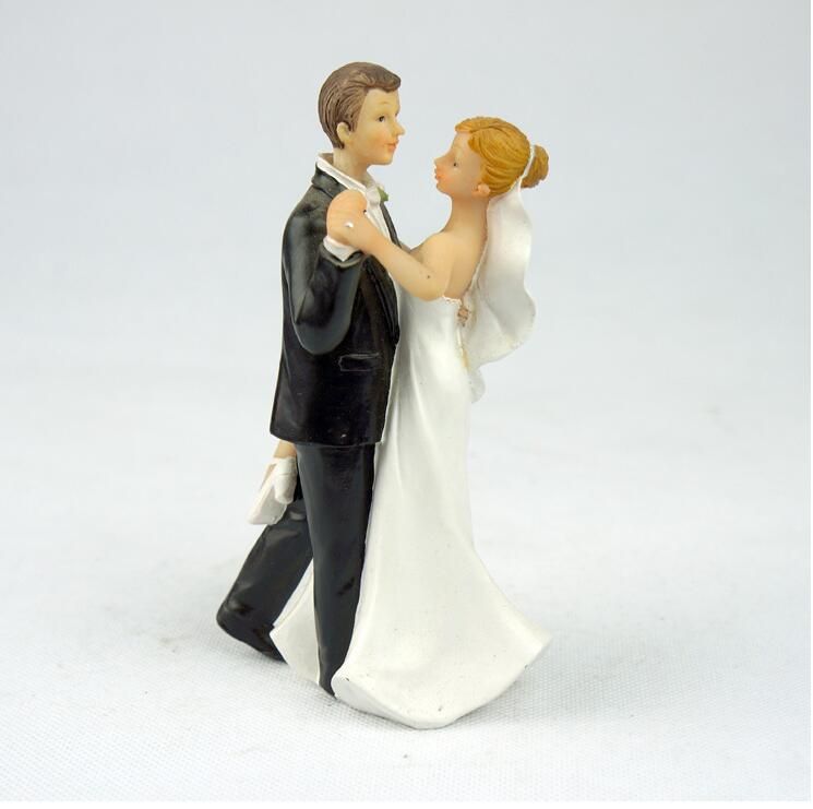 Romantic Resin Wedding Cake Topper Figurine for Engagement & Anniversary