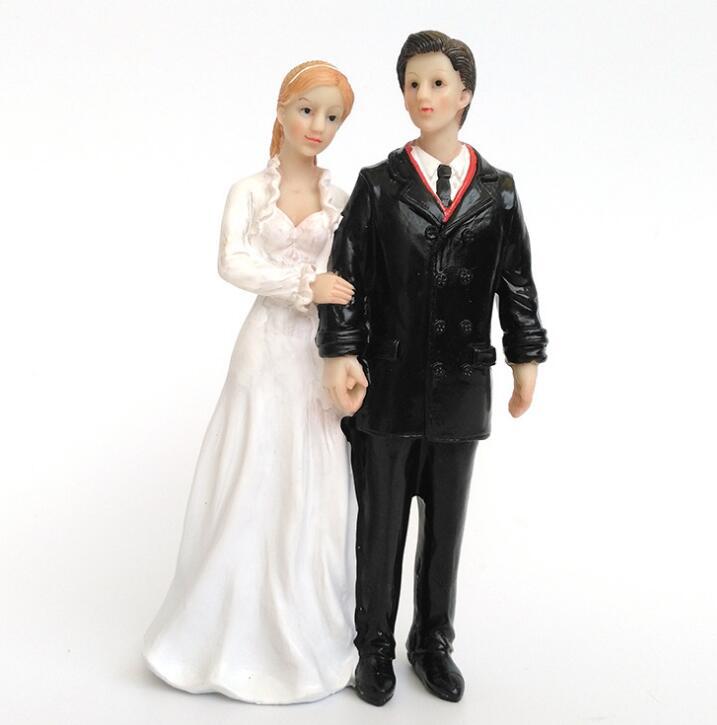 Romantic Resin Wedding Cake Topper Figurine for Engagement & Anniversary