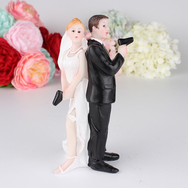 Romantic Resin Wedding Cake Topper Figurine for Engagement & Anniversary