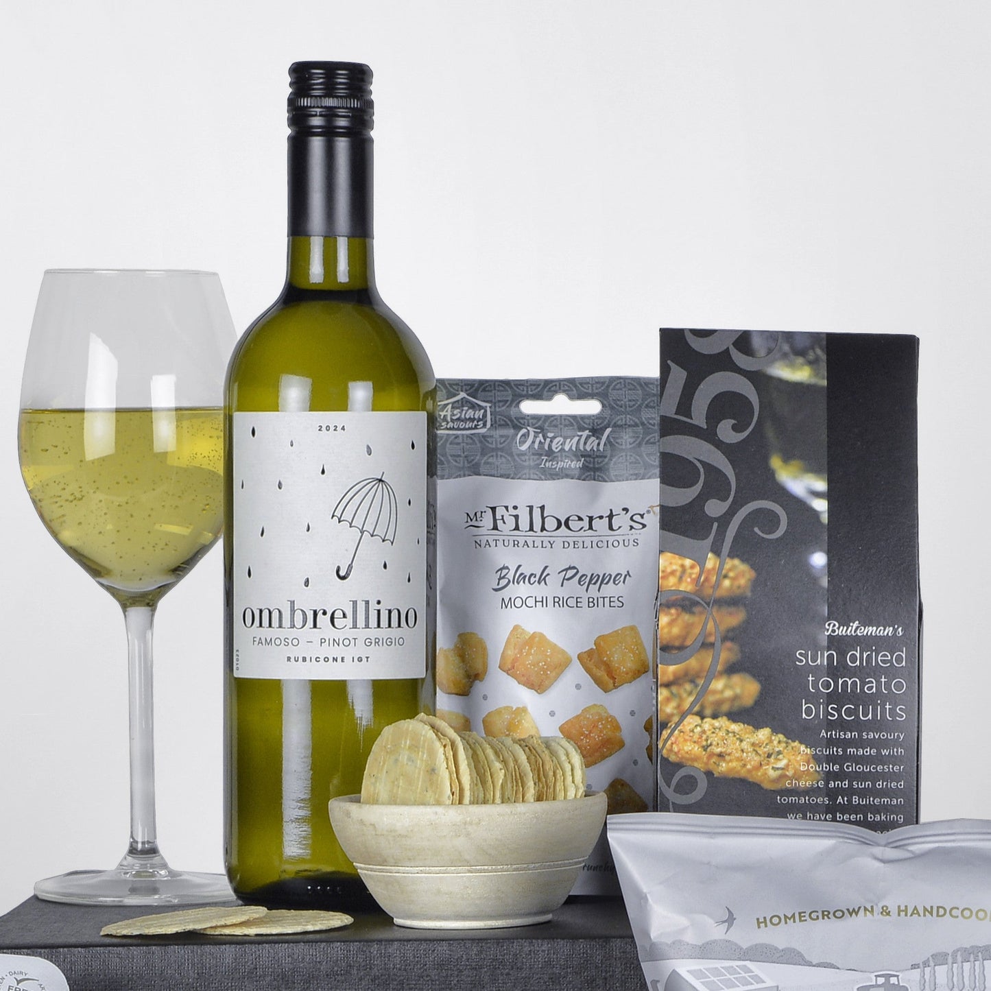 Wine & Cheese Hamper – Pinot Grigio, Arran Cheddar & Gourmet Snacks