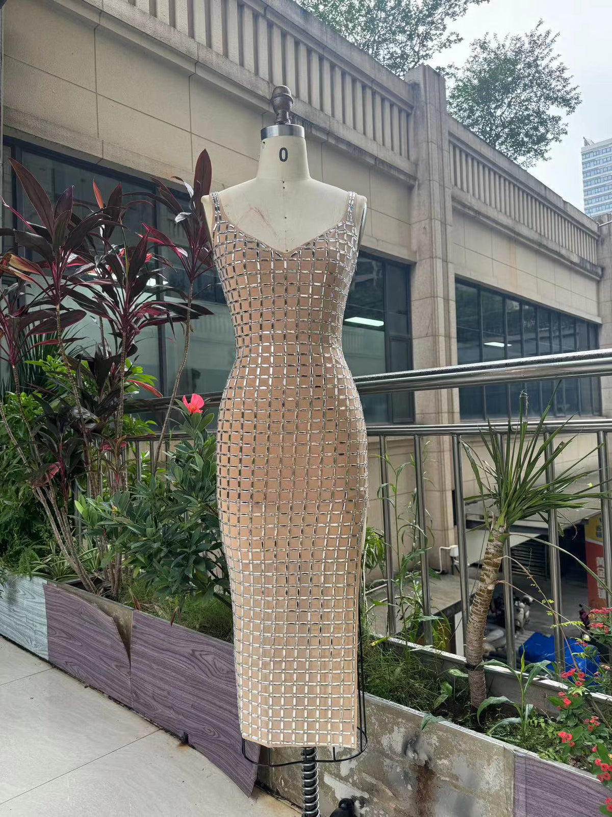 V-neck Irregular Backless Cutting Piece Hot Drilling Dress