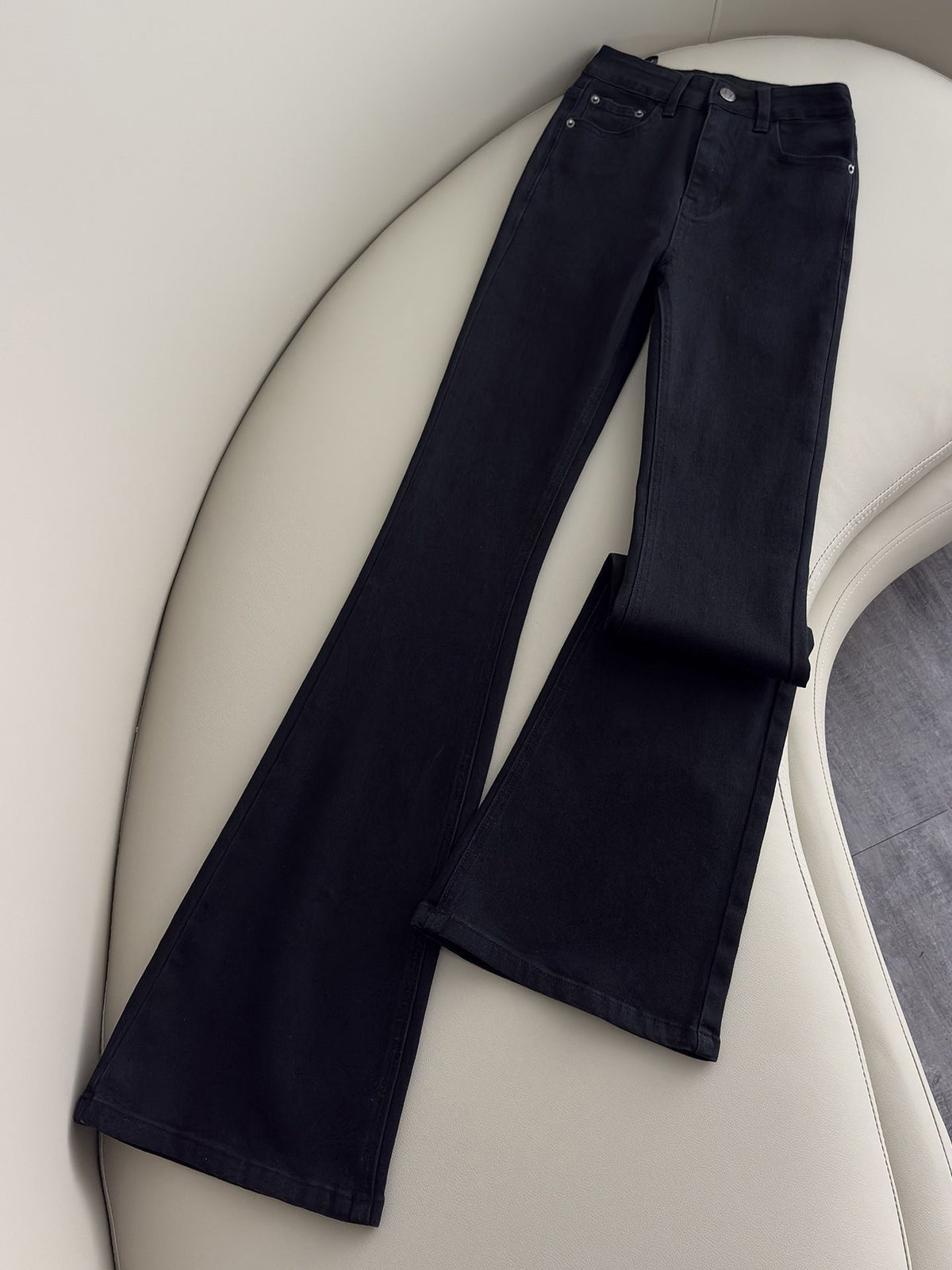 Pants That Flatter And Slim The Hips For Curvy Women