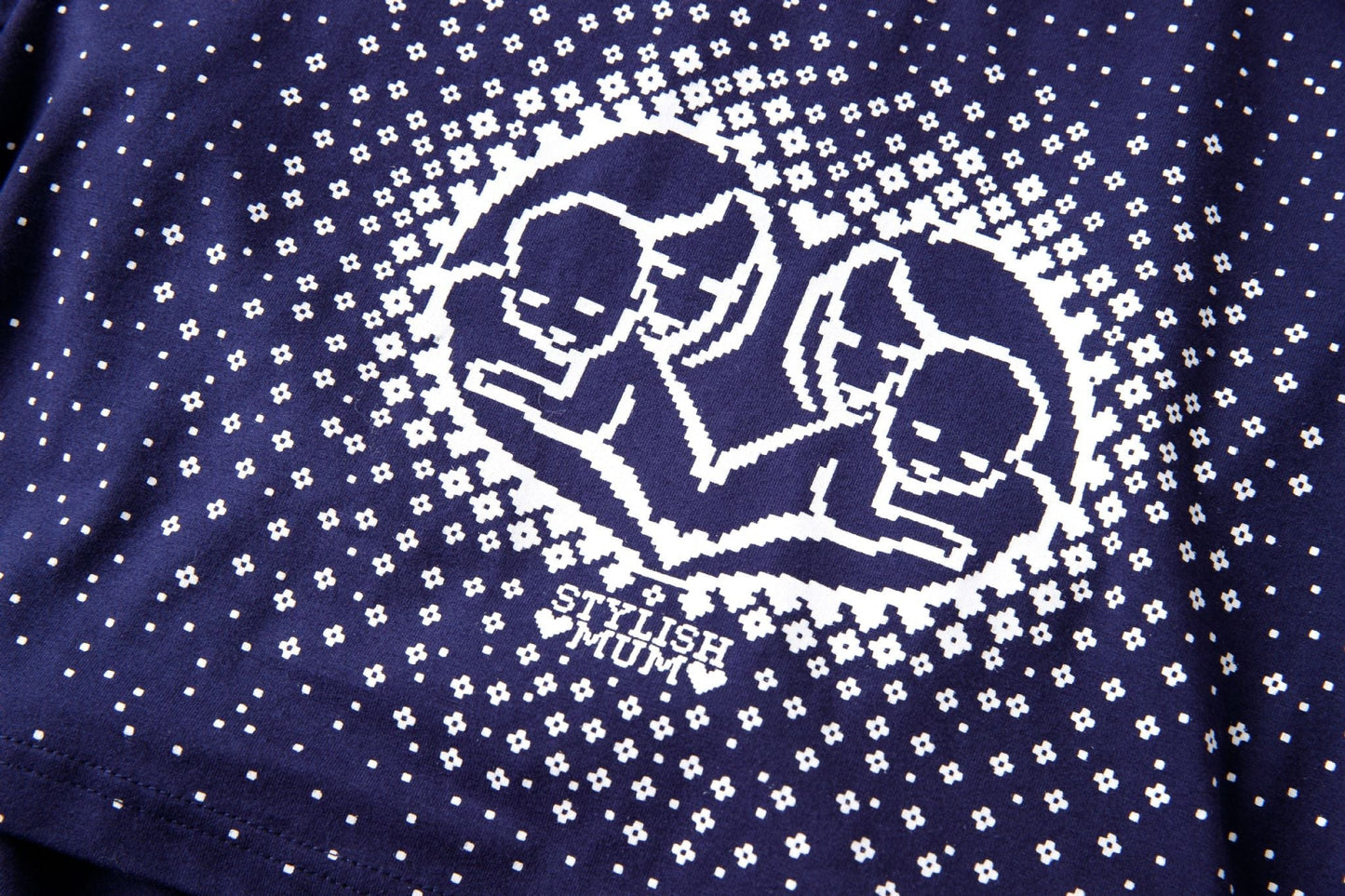 Still-Top mit blauen Herzen – superweiches Stillshirt aus Baumwolle mit diskreter Lift-Up-Funktion