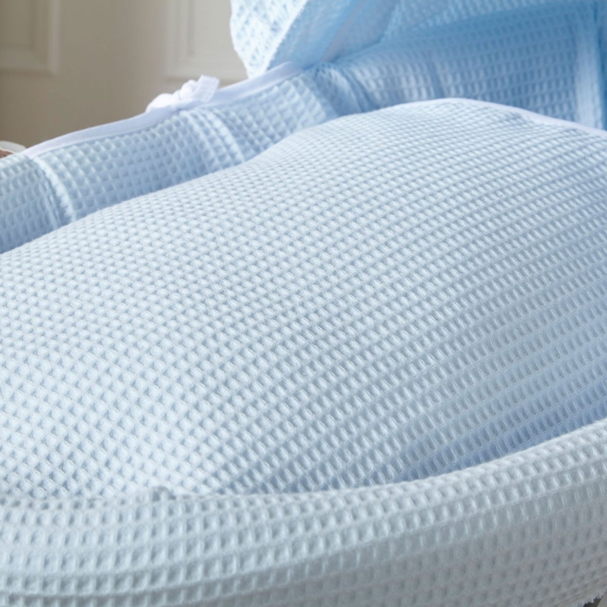 Cesto Moisés de mimbre gris "Blue Waffle" con soporte - Set completo para dormir de recién nacido