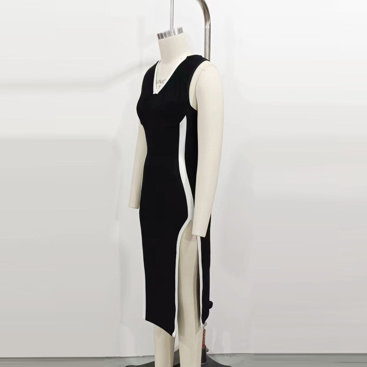 New Black And White Stitching Dress V-neck Long Formal Dress