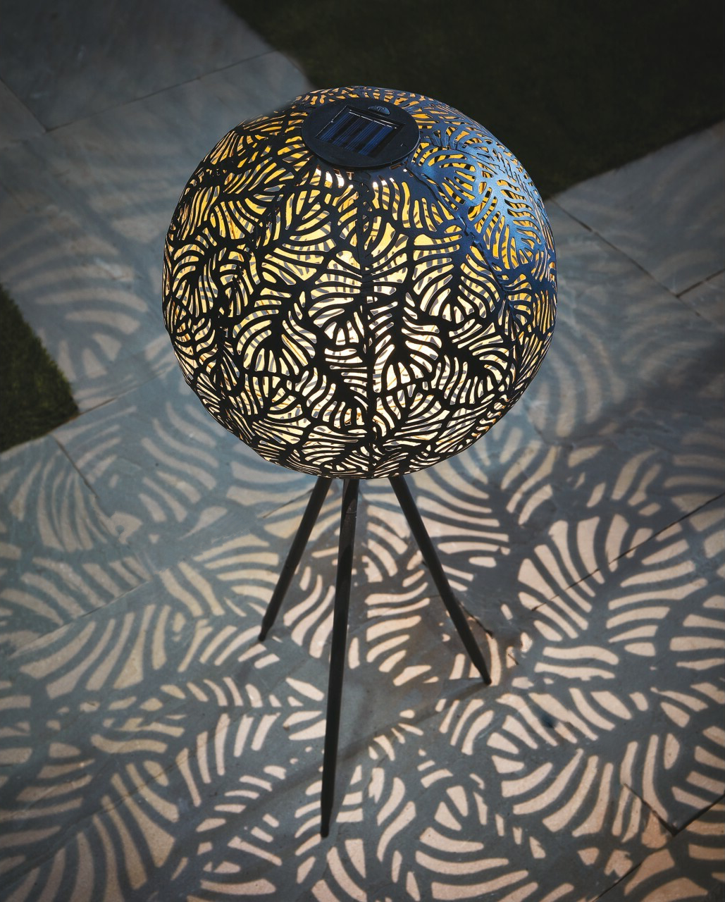 Solar Free Standing Leaf Effect Sphere