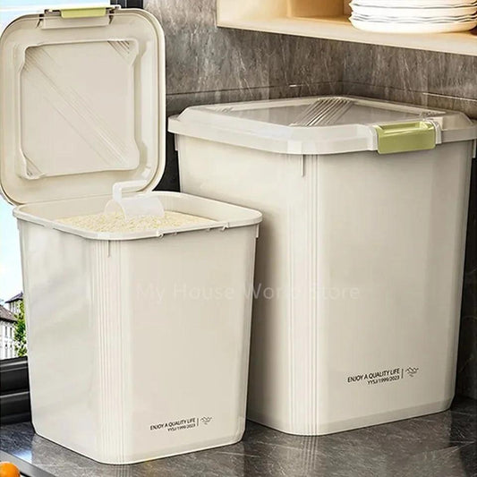 Extra Large Pet Food Storage Container with Free Scoop – 5kg & 10kg