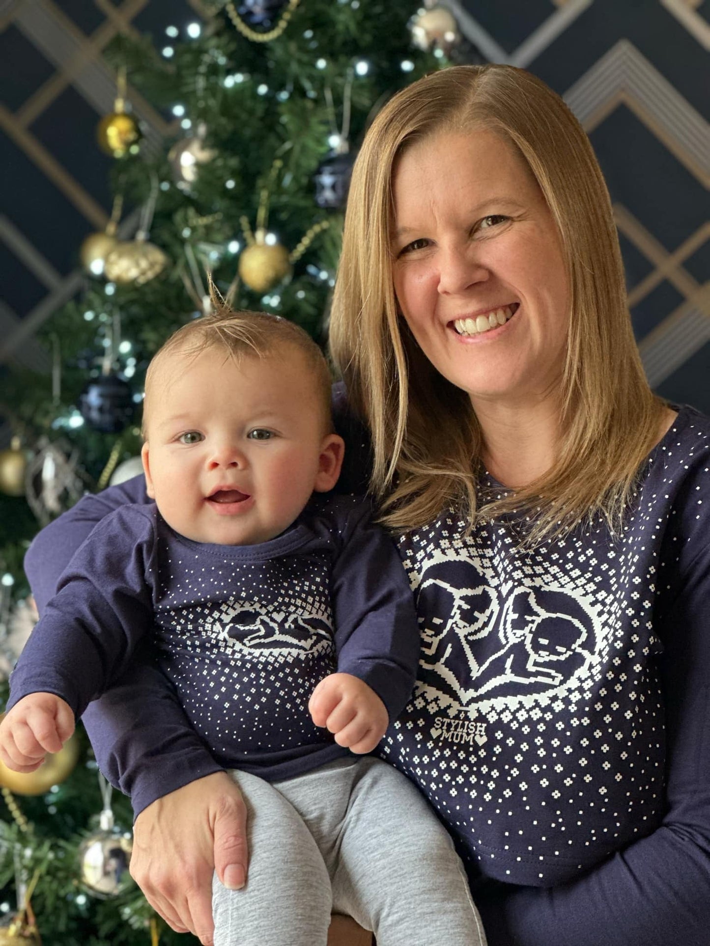 Still-Top mit blauen Herzen – superweiches Stillshirt aus Baumwolle mit diskreter Lift-Up-Funktion