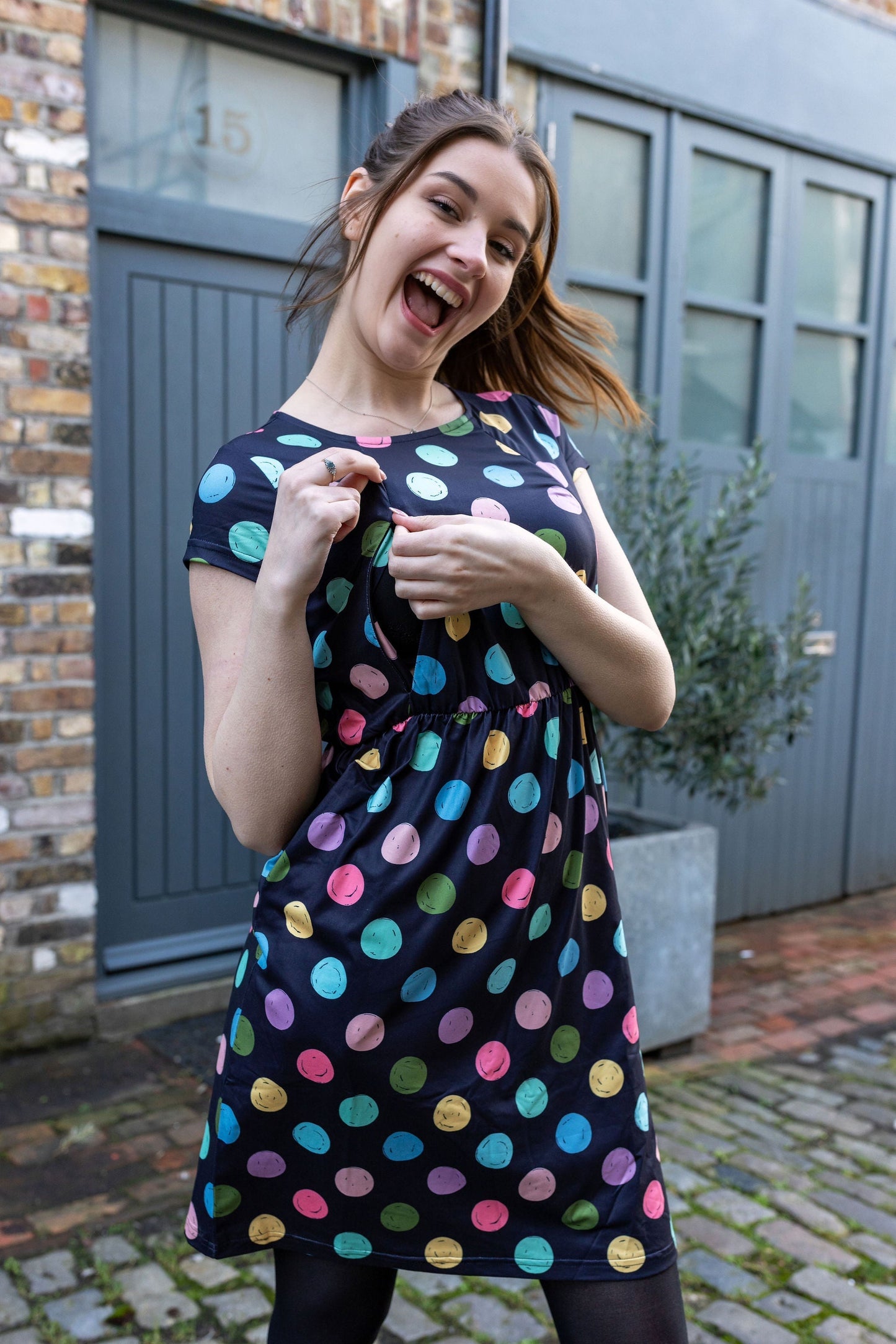 Gepunktetes Stillkleid | Knielanges Stillkleid mit Reißverschlusszugang