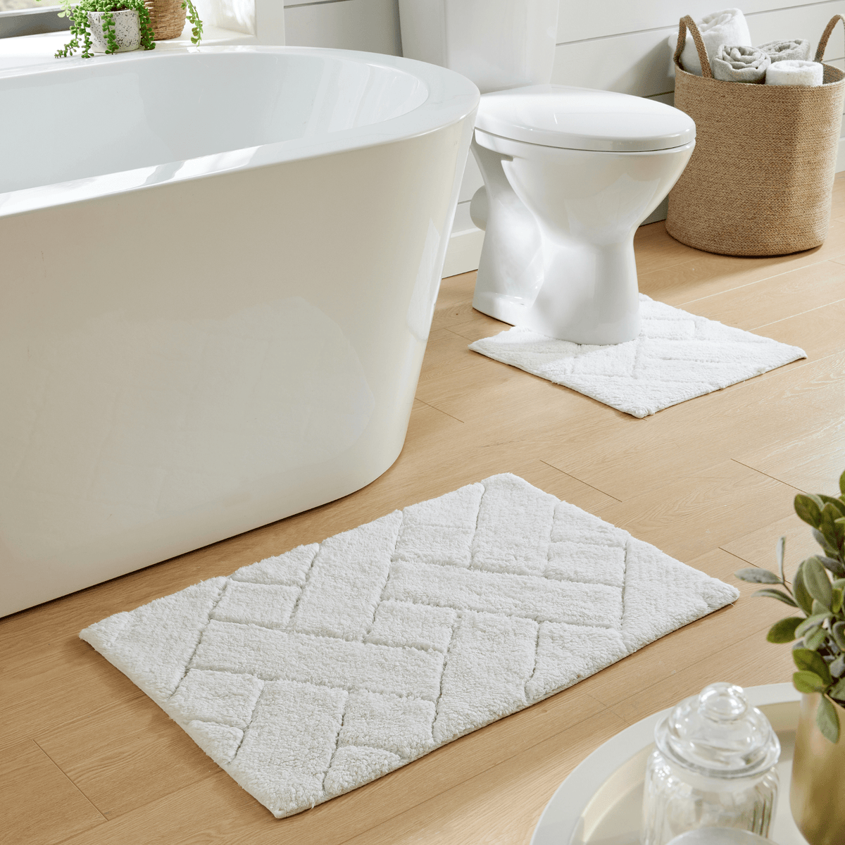 Bali Bath Mat And Pedestal Set | Super Absorbent | Non-Slip | Machine Washable | 100% Cotton