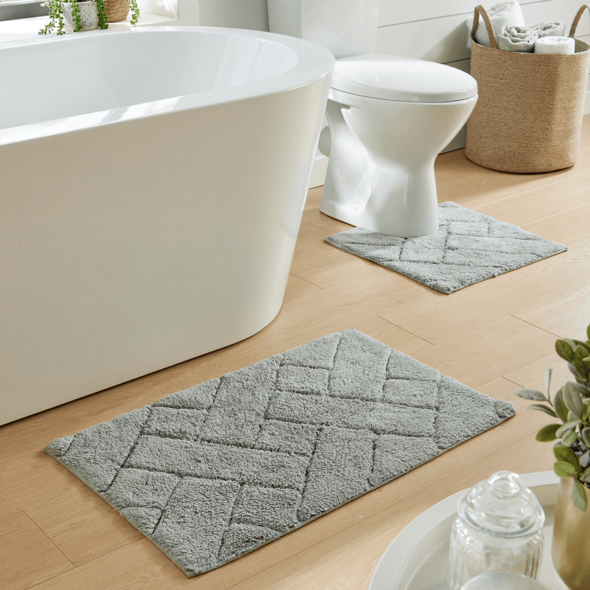Bali Bath Mat And Pedestal Set | Super Absorbent | Non-Slip | Machine Washable | 100% Cotton