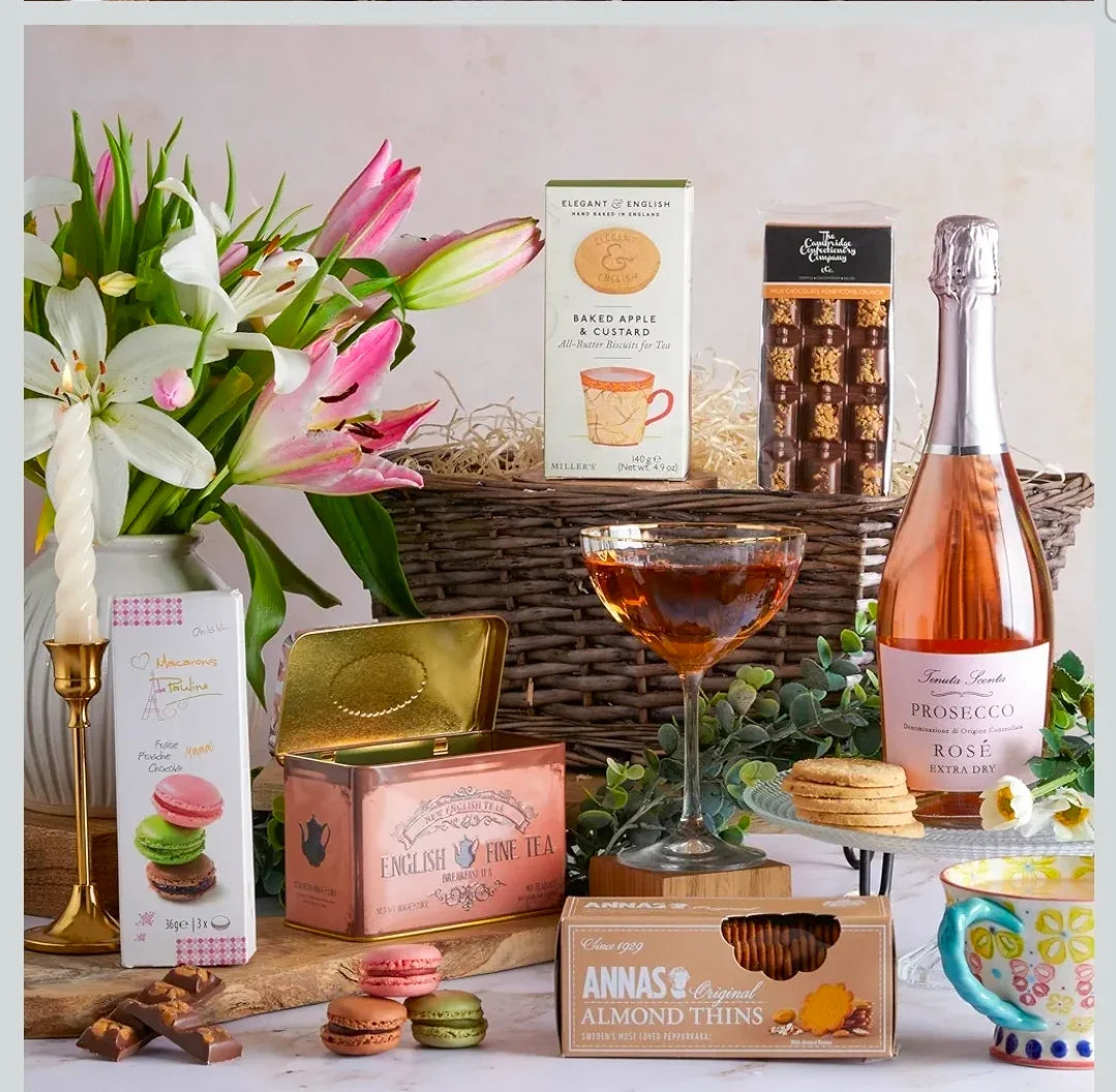 Luxury Prosecco, Chocolate & Sweet Hamper | Gift Basket