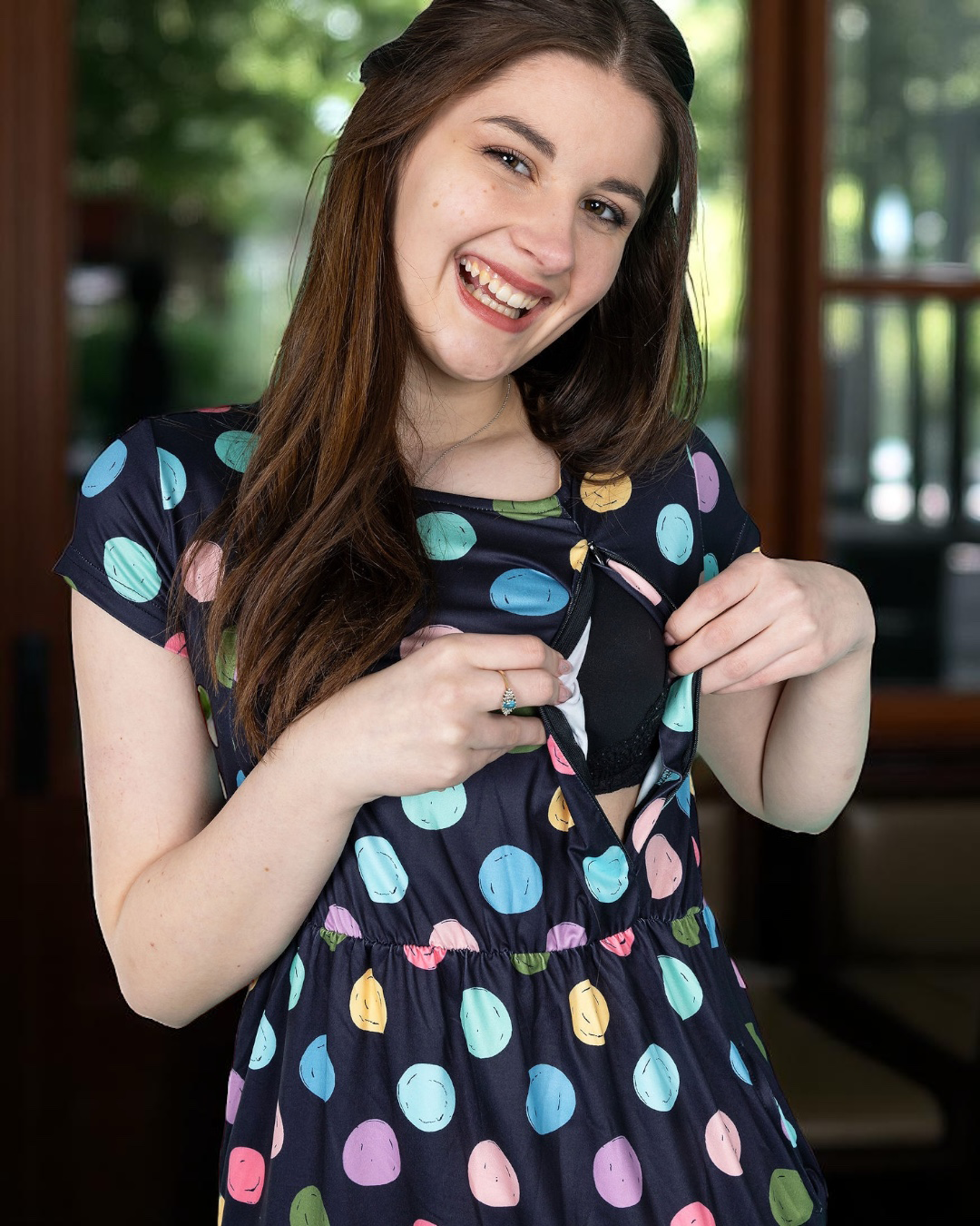 Gepunktetes Stillkleid | Knielanges Stillkleid mit Reißverschlusszugang